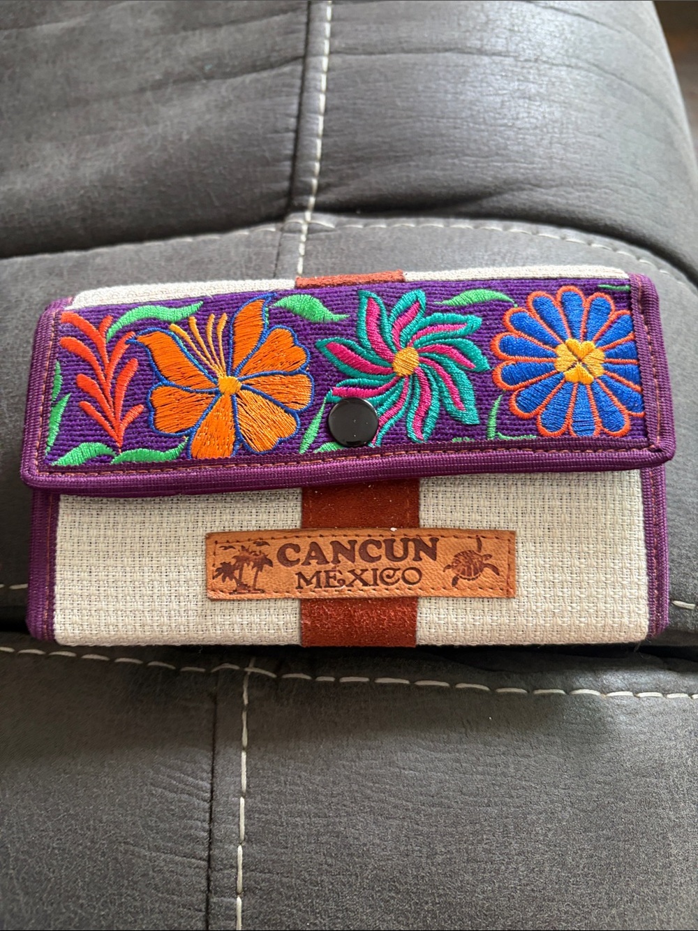 CancΓΊn Embroidered Floral Wallet - Purple & Cream